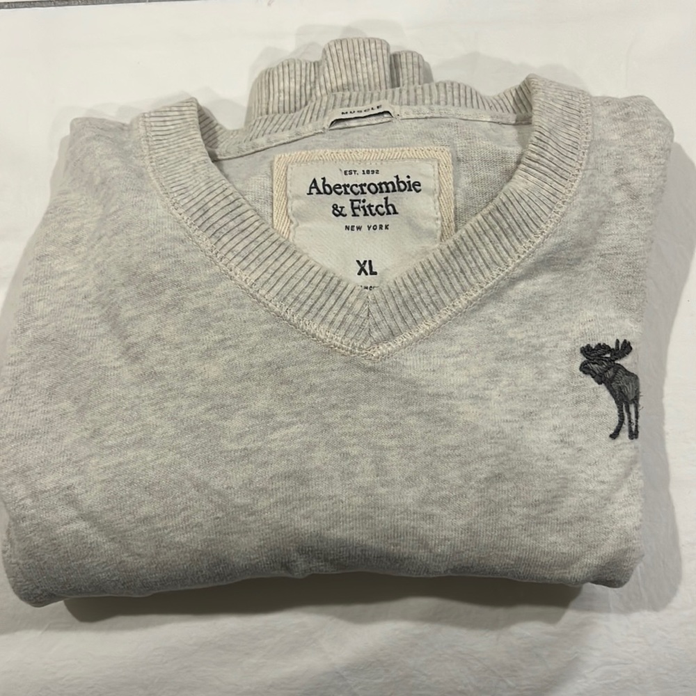 Men’s Abercrombie XL Vneck sweater